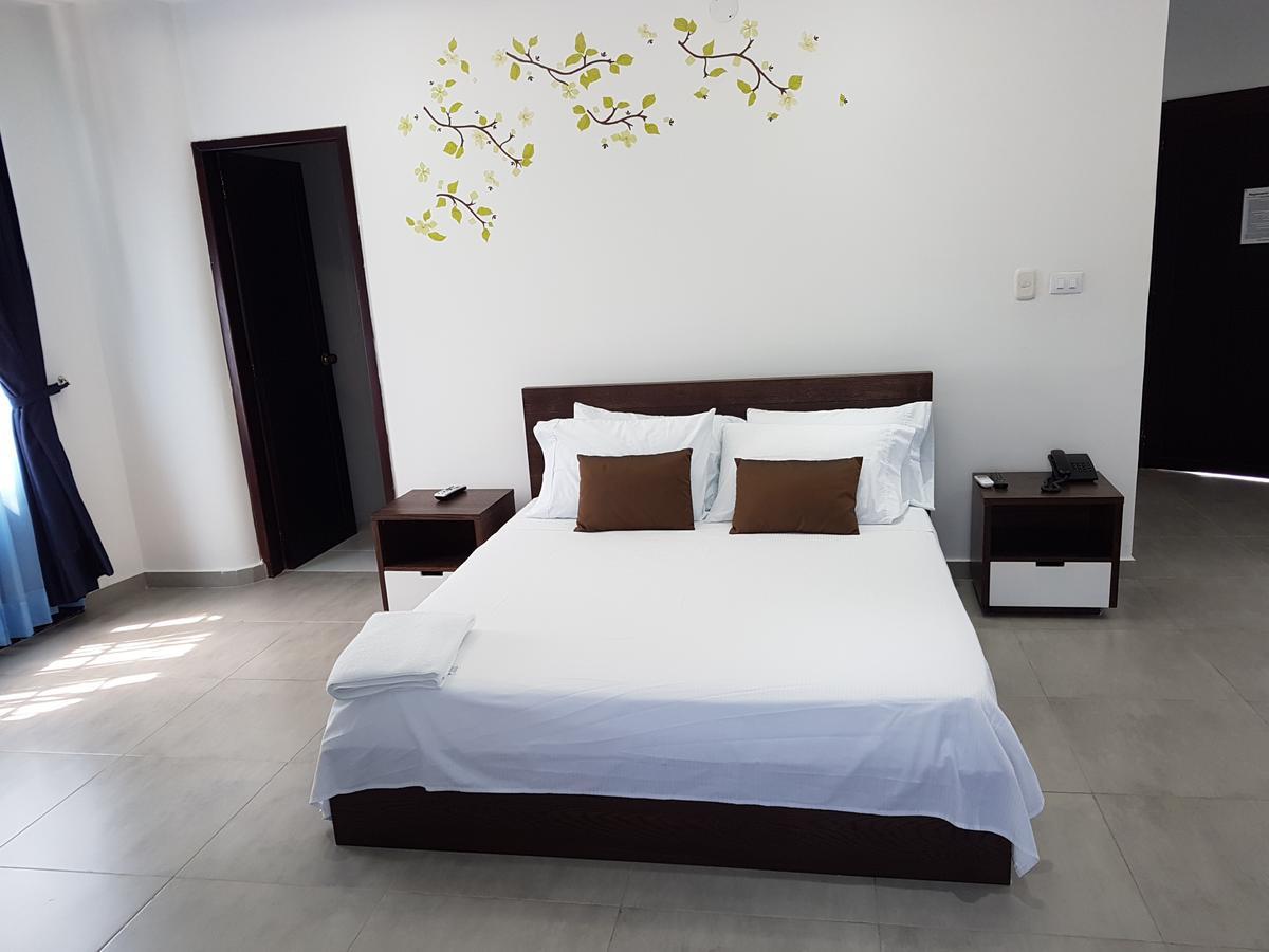 Hotel Plaza Real Montelibano Екстер'єр фото