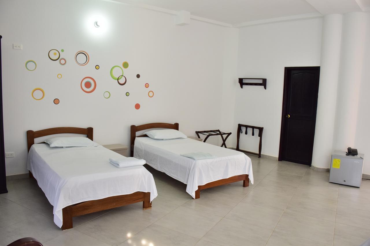 Hotel Plaza Real Montelibano Екстер'єр фото