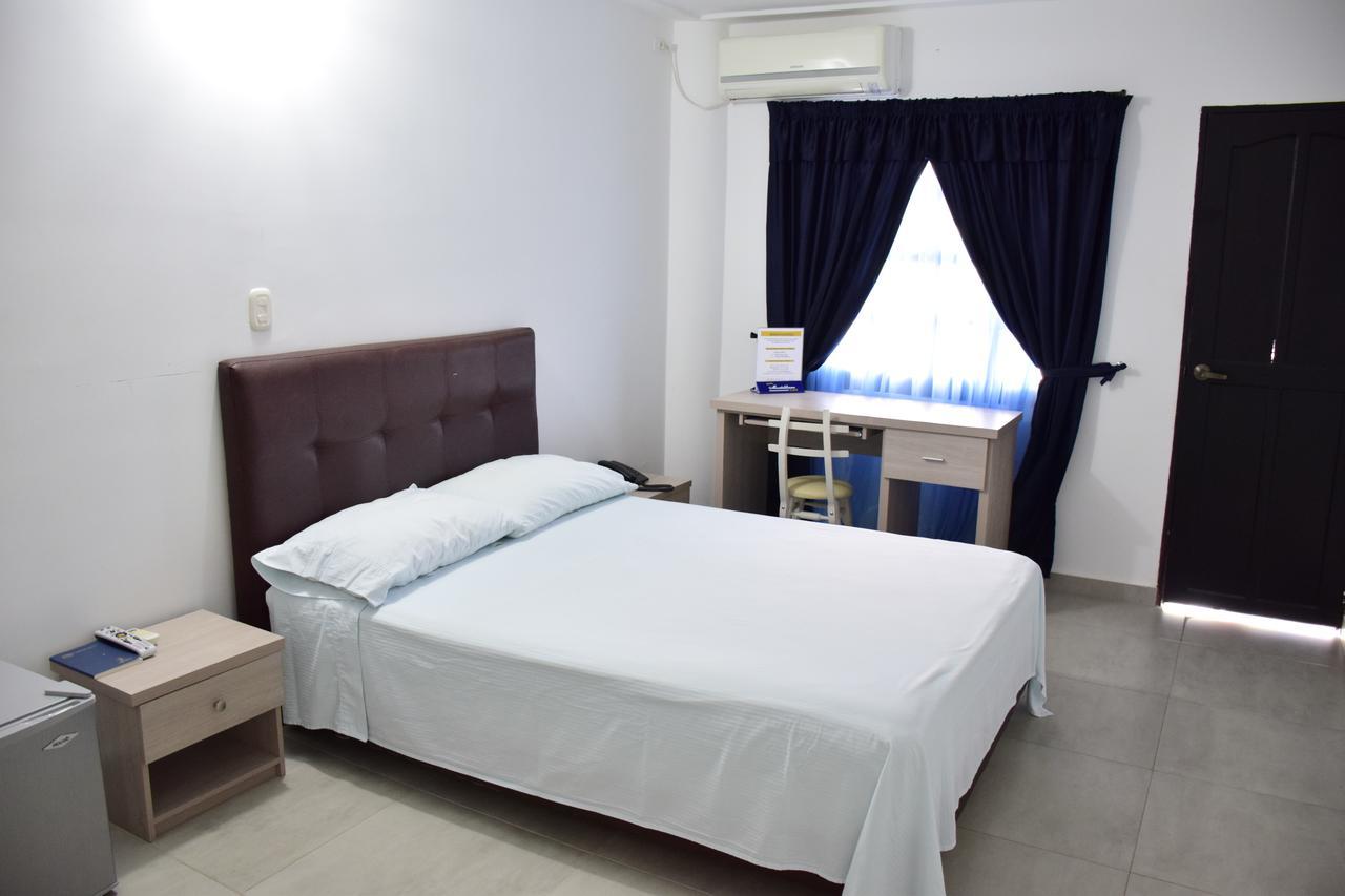 Hotel Plaza Real Montelibano Екстер'єр фото