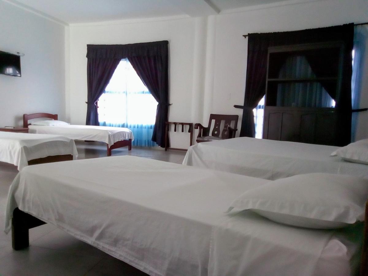 Hotel Plaza Real Montelibano Екстер'єр фото